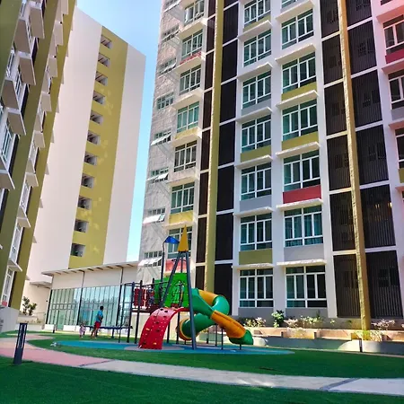 Mahkota Valley Suite Pool View With 2 Bedroom And Netflix Kuantan Exterior photo